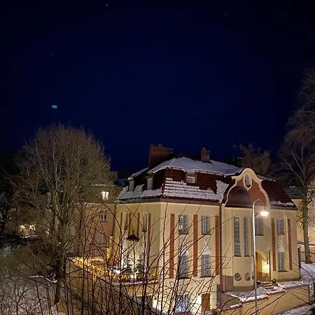 Gella Armfeltintie 18 *